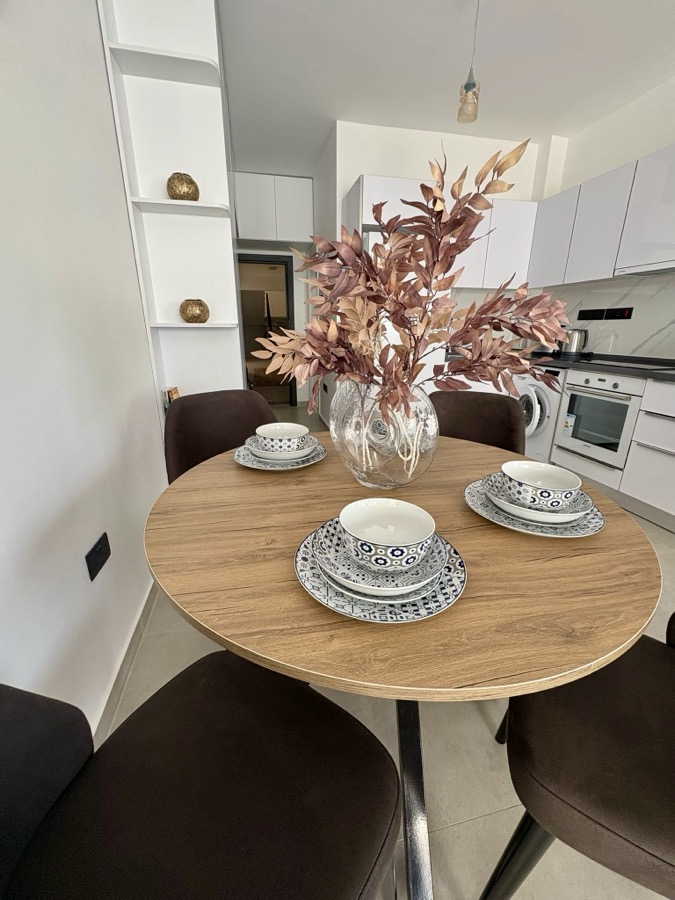 Dining table and fully equipped kitchen