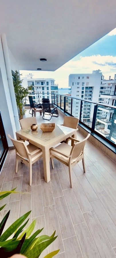 Private 25m² terrace with sea and city view
